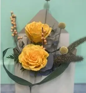 nvelope-shaped flower box filled with vibrant fresh blooms, designed as a unique and elegant gift for birthdays, anniversaries, or special occasions