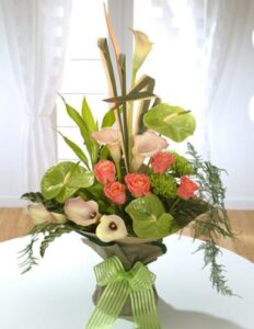 Green Anthurium, Roses and Calla Lilies bouquet